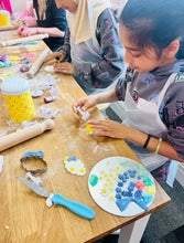 Load image into Gallery viewer, Cupcake Workshop - Kids, Tweens & Teens only