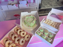 Load image into Gallery viewer, £99 OFFER Vintage Heart Cake Bundle