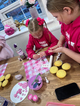Load image into Gallery viewer, Jellycat Theme Cupcake Workshop
