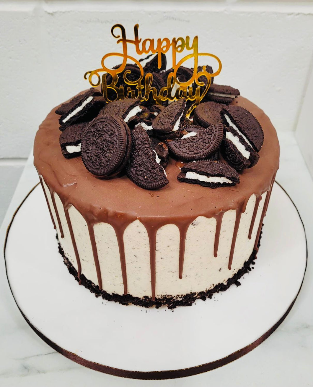 Chocolate Drip Oreos Cake