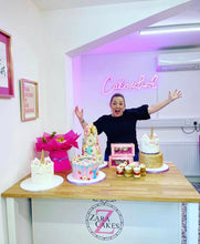 Load image into Gallery viewer, Vintage Piped Cake Masterclass
