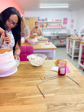 Load image into Gallery viewer, Vintage Piped Cake Masterclass
