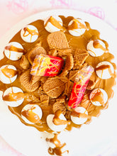 Load image into Gallery viewer, Biscoff topped Drip Cake
