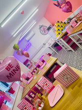 Load image into Gallery viewer, Easter (Half Term) Cupcake Workshop
