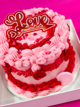 Load image into Gallery viewer, Gift box &amp; Vintage Valentines Cake
