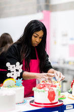Load image into Gallery viewer, Vintage Piped Cake Masterclass
