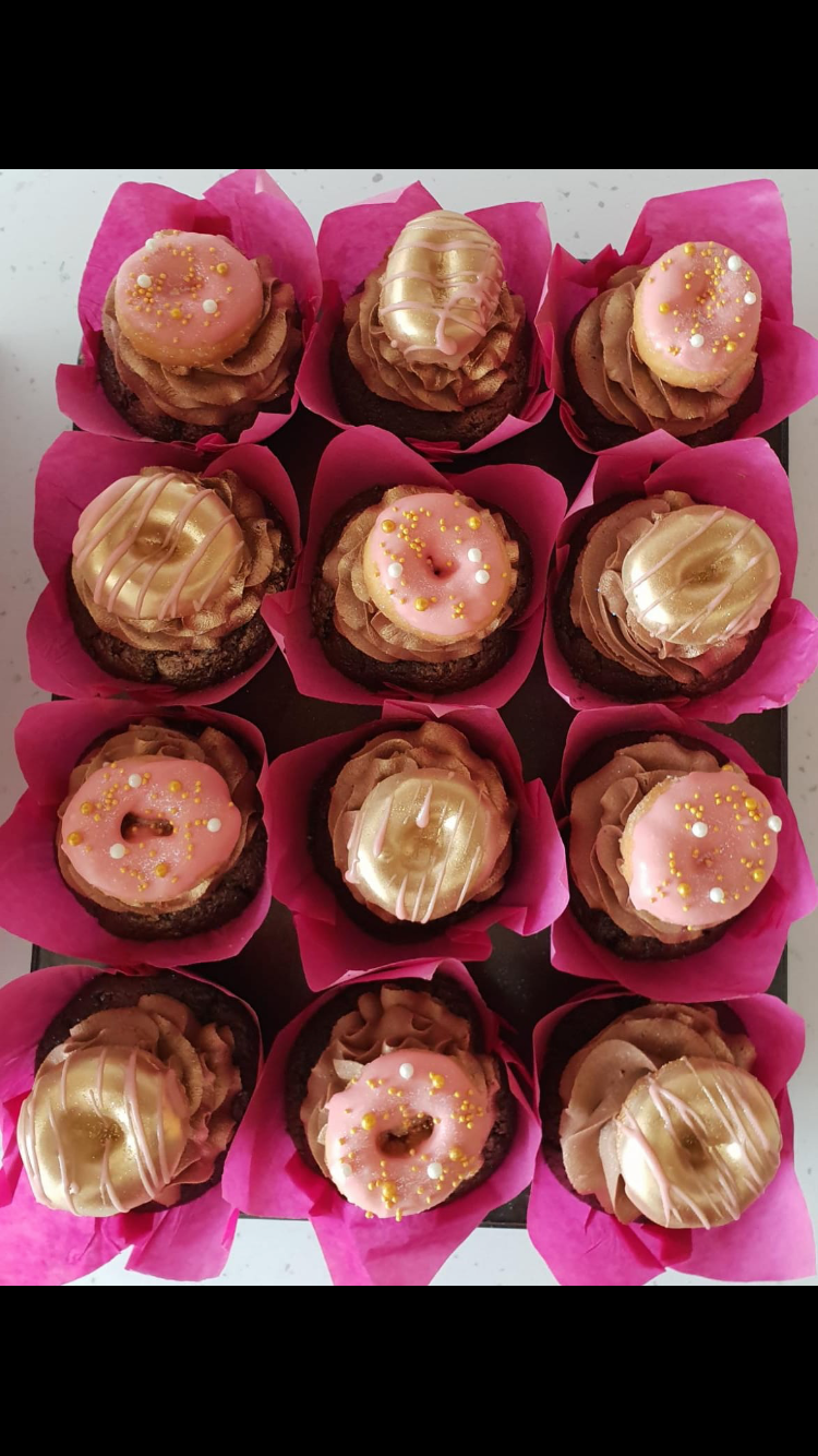 6 doughnut cupcakes